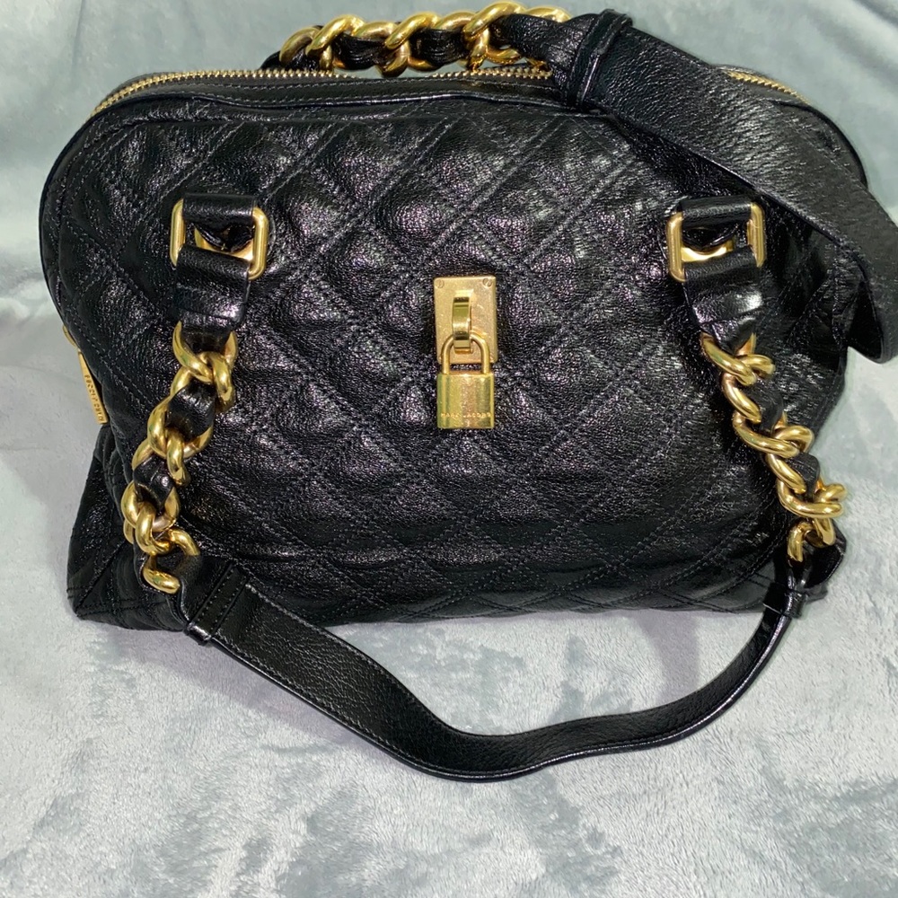 Marc Jacobs Black Leather Quilted shoulder bag.